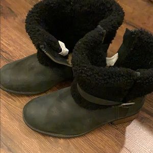 Ugg black boot zipper on inside size 8.5